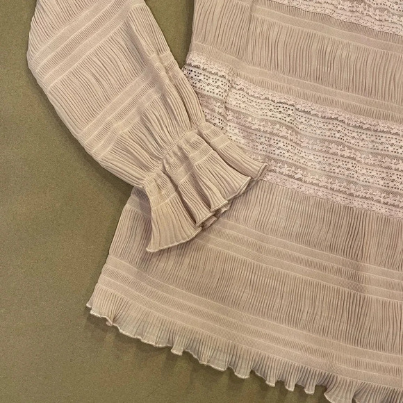 Velvet by Graham & Spencer Anthropologie Ruffle Lace Blouse Size Medium - Picture 2 of 11